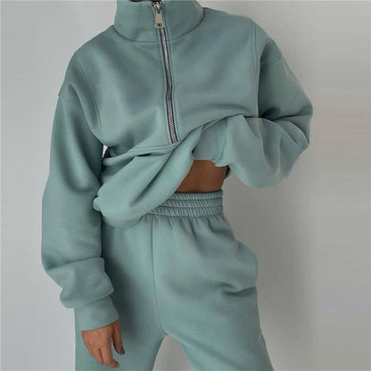 Nicole - Sporty Green Loungewear Set with Stand-Up Collar and Zipper